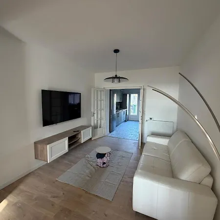 Seven Heaven Bethune Apartment *