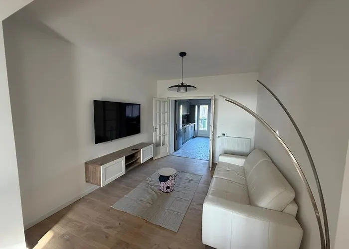 Large Townhouse Apartment *